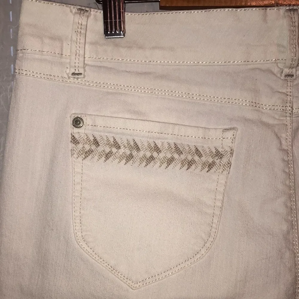 Jeanstar 14 Premium White Embroidered Pockets Crop Jeans